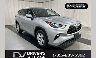 2022 Toyota Highlander LE