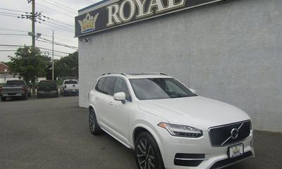 2017 Volvo XC90 Momentum