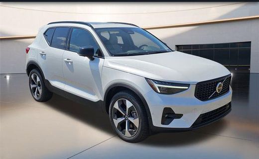 2026 Volvo XC40 Plus Dark