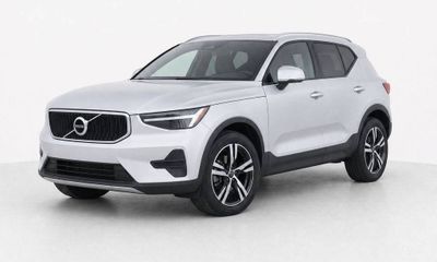 2023 Volvo XC40 Core Bright Theme