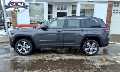 2026 Jeep Grand Cherokee Base Laredo