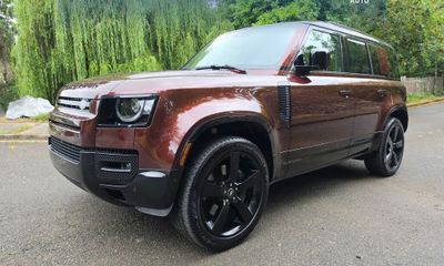 2025 Land Rover Defender 110 Sedona RED