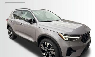 2026 Volvo XC40 Plus Dark