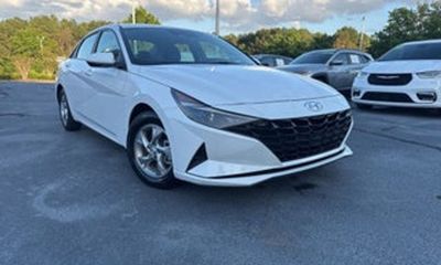 2022 Hyundai Elantra SE
