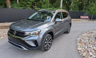 2023 Volkswagen Taos SE W Sunroof