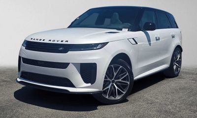 2026 Land Rover Range Sport P635 SV