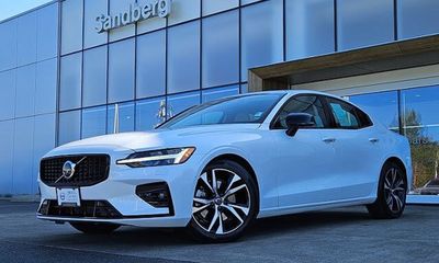 2023 Volvo S60 Plus Dark With
