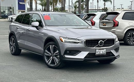 2026 Volvo V60CC Plus