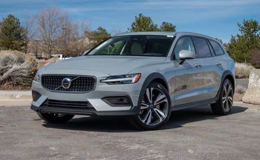 2026 Volvo V60CC Plus