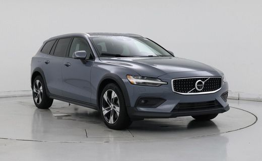2022 Volvo V60CC Momentum Excl S60
