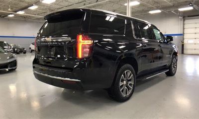 2023 Chevrolet Suburban LT