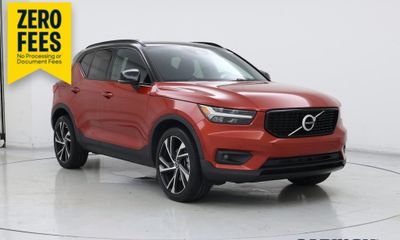 2022 Volvo XC40 R Design