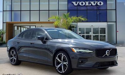 2023 Volvo S60 Plus Dark