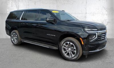2025 Chevrolet Suburban LT