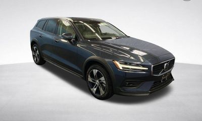2026 Volvo V60CC Plus