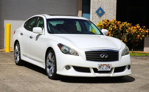 2011 Infiniti M56