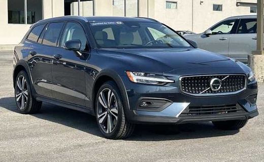 2025 Volvo V60CC Plus