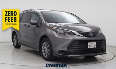 2024 Toyota Sienna LE