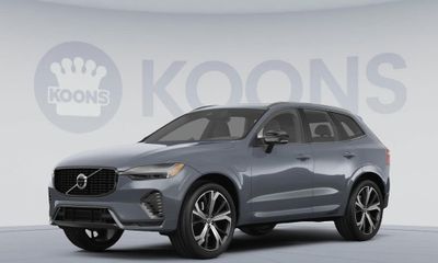 2024 Volvo XC60 Ultimate Dark