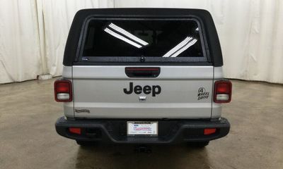 2022 Jeep Gladiator Sport