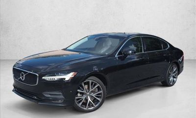 2018 Volvo S90 Momentum