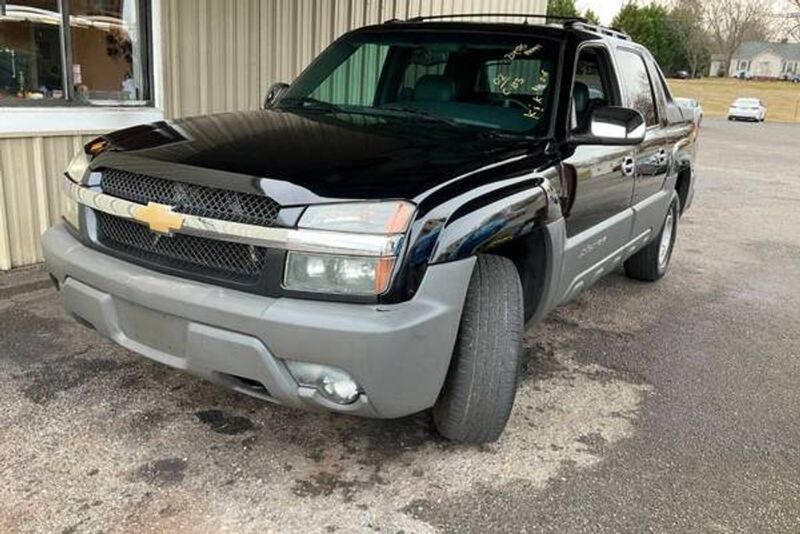 2002 Chevrolet Avalanche — a typically priced live listing