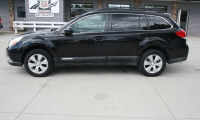 2010 Subaru Outback Premium M R