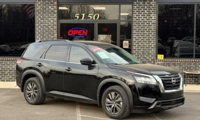 2022 Nissan Pathfinder SV