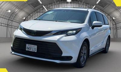 2021 Toyota Sienna LE Plus Package