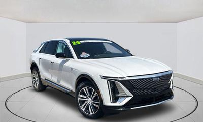 2024 Cadillac Lyriq LUX 2