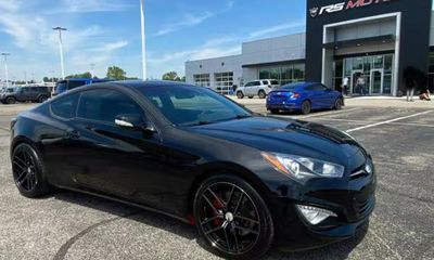 2015 Hyundai Genesis Coupe GLS Middle