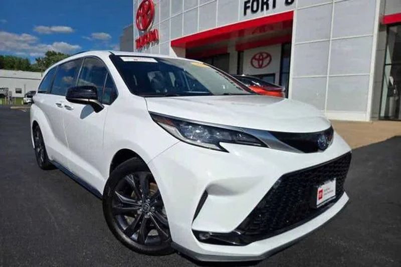 2023 Toyota Sienna — a typically priced live listing