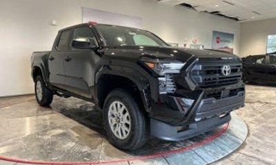 2026 Toyota Tacoma SR Xtracab