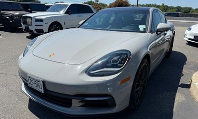 2019 Porsche Panamera 4