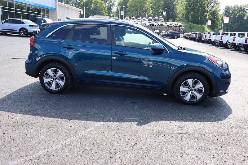 2019 Kia Niro — a typically priced live listing
