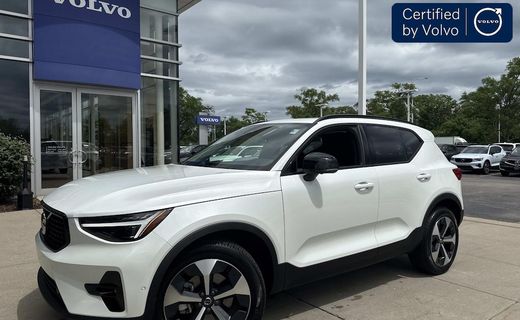 2026 Volvo XC40 Plus Dark