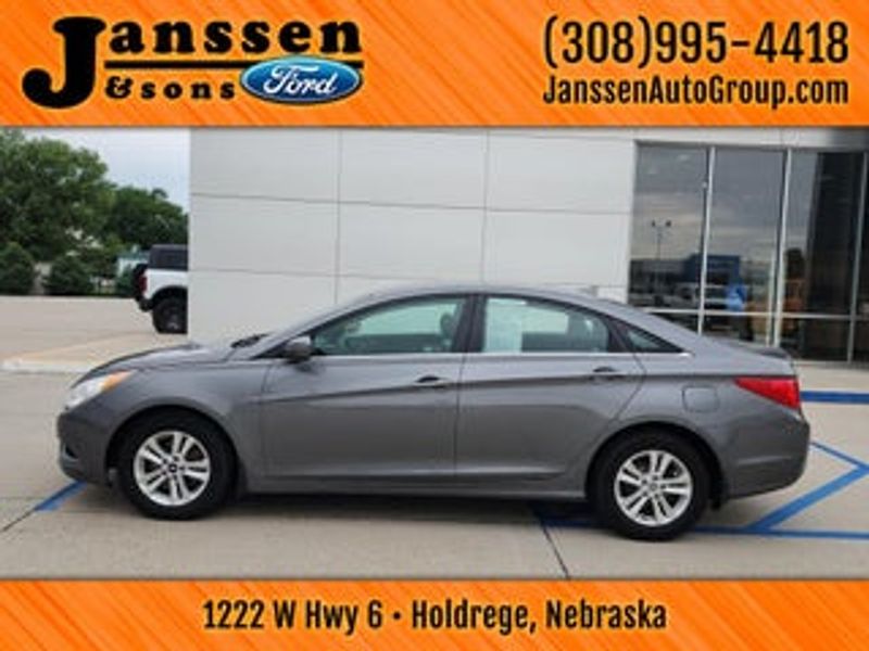 2013 Hyundai Sonata — a typically priced live listing