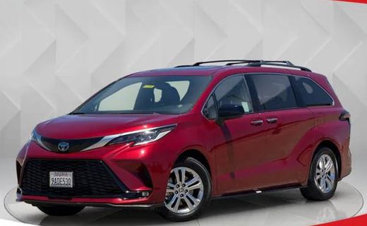 2022 Toyota Sienna XSE