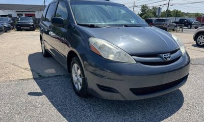 2010 Toyota Sienna CE 7 Passenger