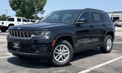 2026 Jeep Grand Cherokee Base Laredo