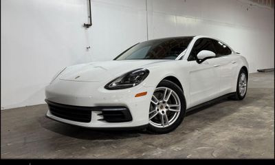 2018 Porsche Panamera Base 4