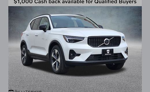 2026 Volvo XC40 Plus Dark
