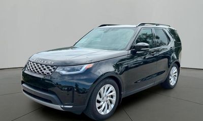 2025 Land Rover Discovery P300 S