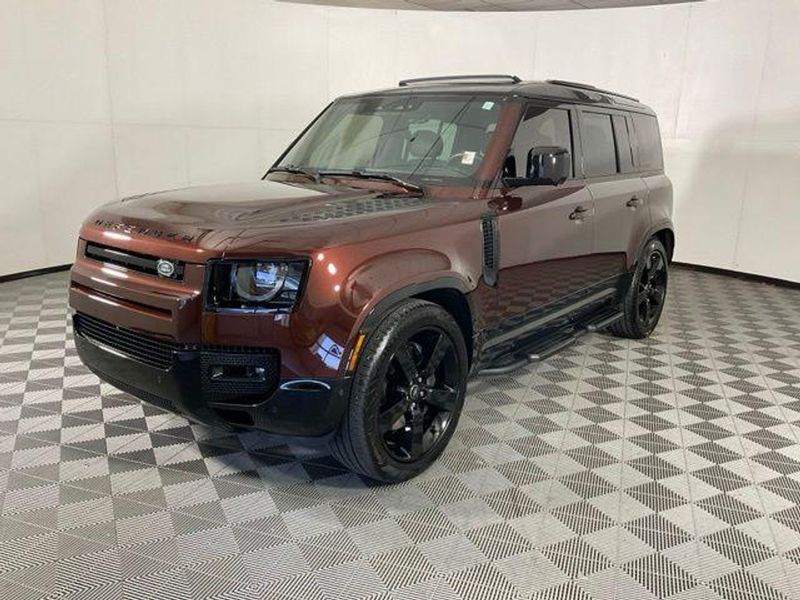 2025 Land Rover Defender — a typically priced live listing