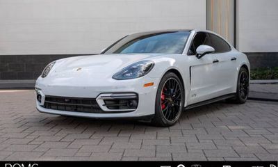2023 Porsche Panamera GTS