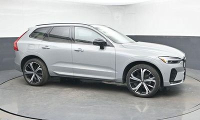 2024 Volvo XC60 Ultimate Dark