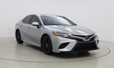 2020 Toyota Camry SE