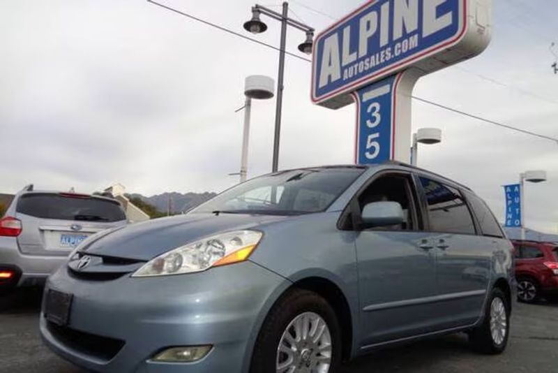 2007 Toyota Sienna — a typically priced live listing