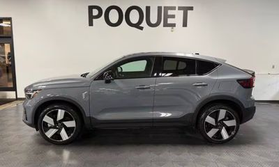 2023 Volvo C40 Ultimate Dark
