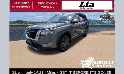 2024 Nissan Pathfinder SL